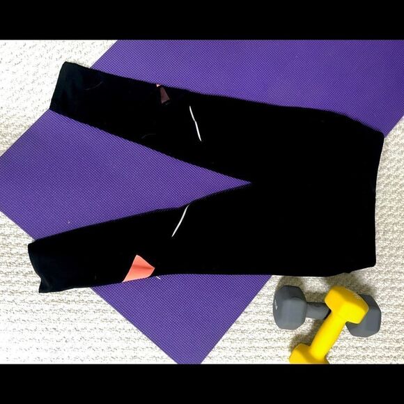 Fila trendy yoga capris - Picture 2 of 5